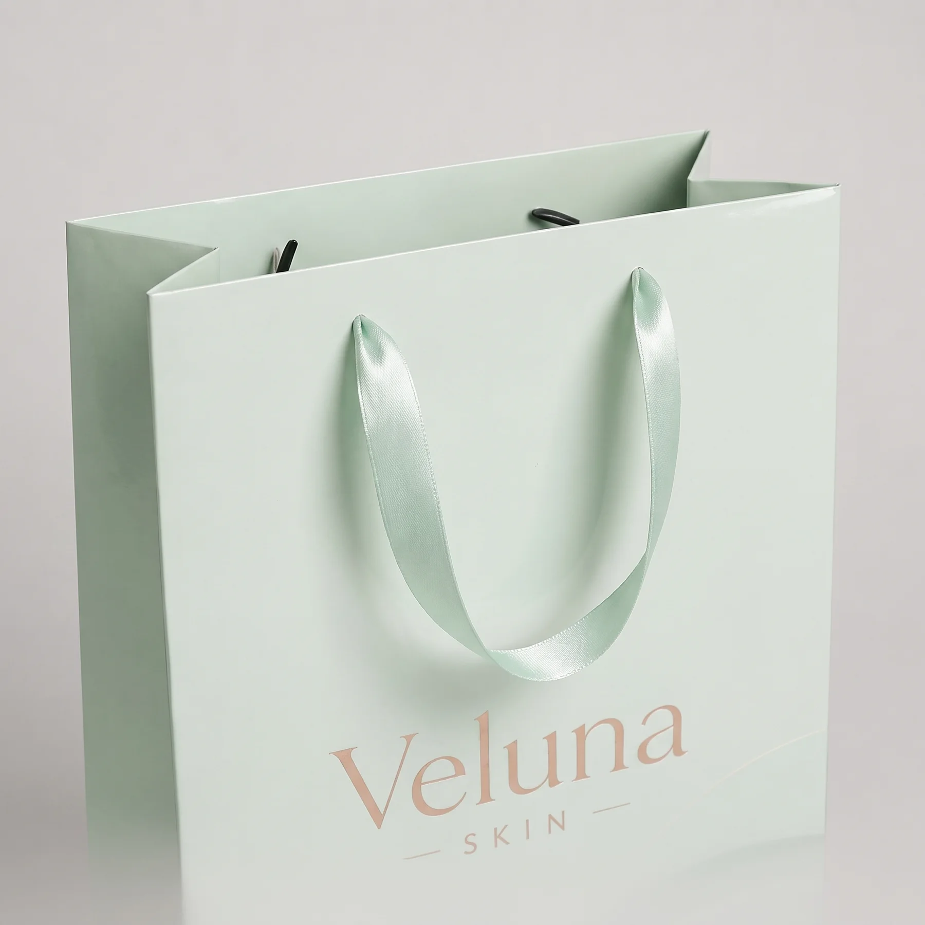 Верхняя часть пакета Veluna Skin с сатиновыми ручками