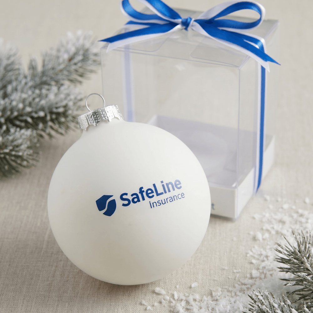 Елочный шар с логотипом SafeLine insurance в прозрачной упаковке