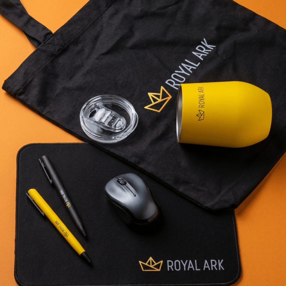 Каким может быть office swag для iGaming студии: фотография реализованного проекта 4