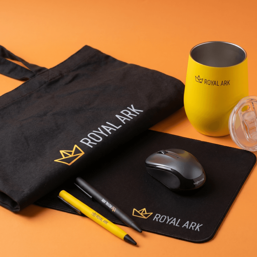 Каким может быть office swag для iGaming студии: фотография реализованного проекта 8
