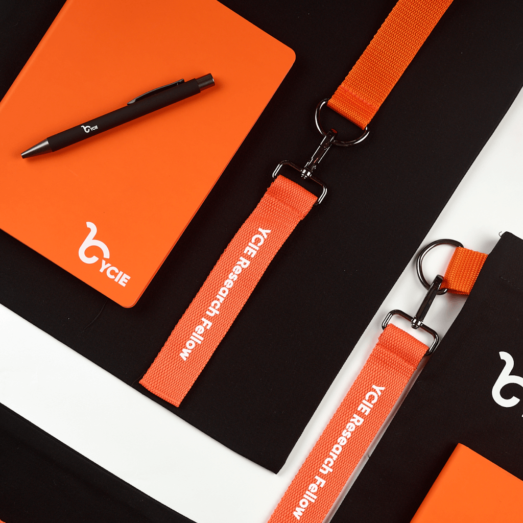 Welcome pack YCIE в чёрно-оранжевой фирменной палитре