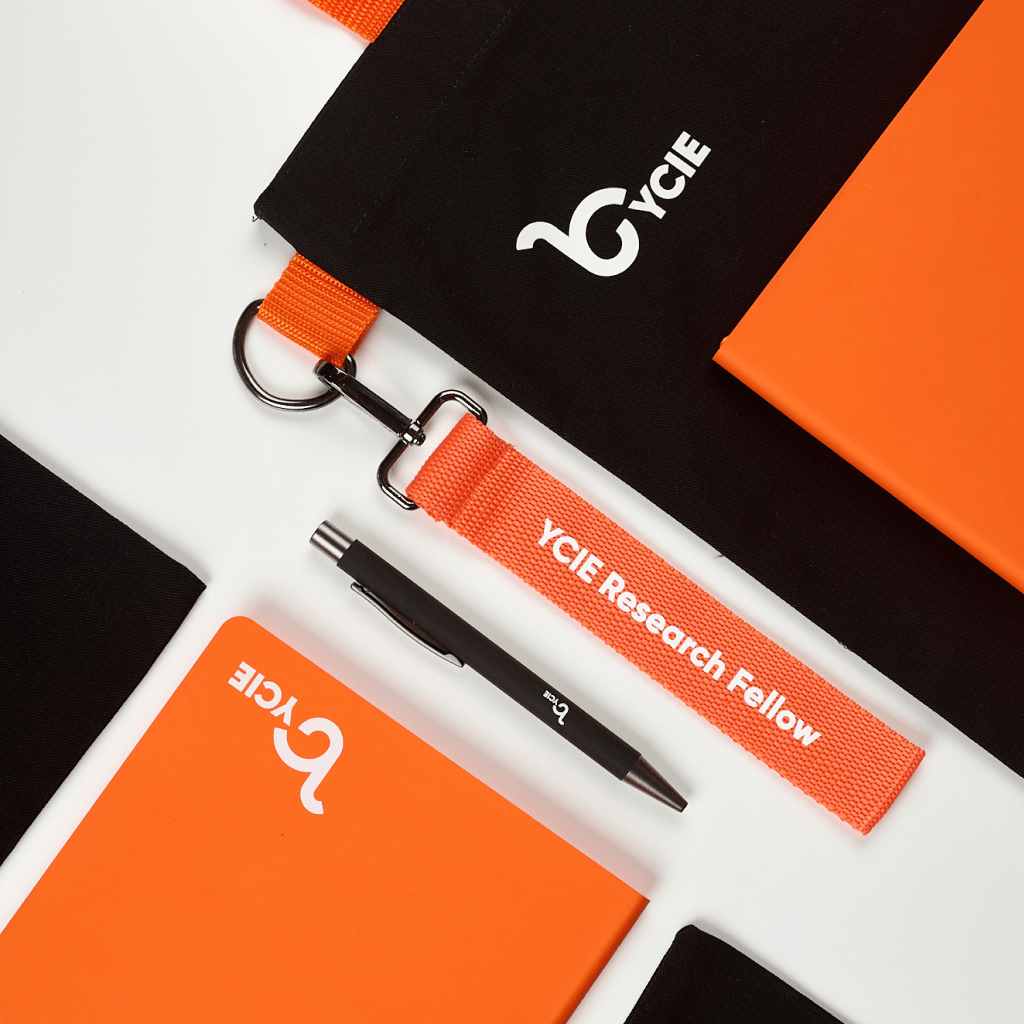 Ежедневник и ручка из welcome pack YCIE